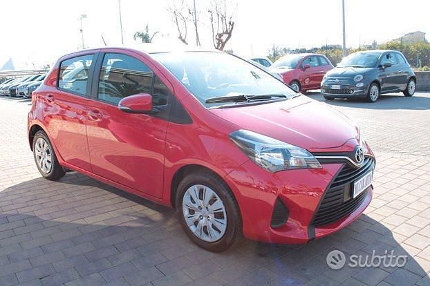 Usata Toyota Yaris Active 69 CV (50 kW) 2016 Rosso Berlina