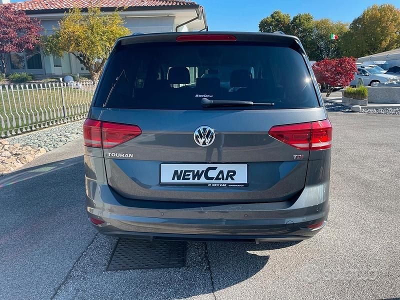 Usata VW Touran Executive 115 CV (84 kW) 2017 Grigio Monovolume