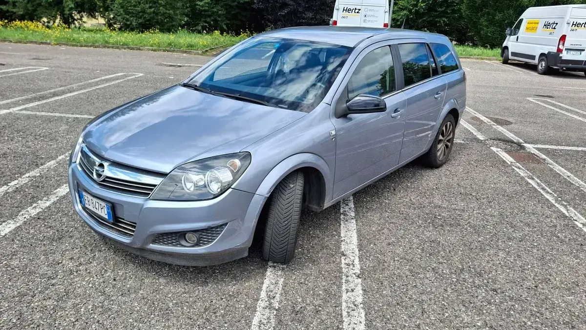 Usata Opel Astra Enjoy 116 CV (85 kW) 2010 Blu/azzurro Station wagon