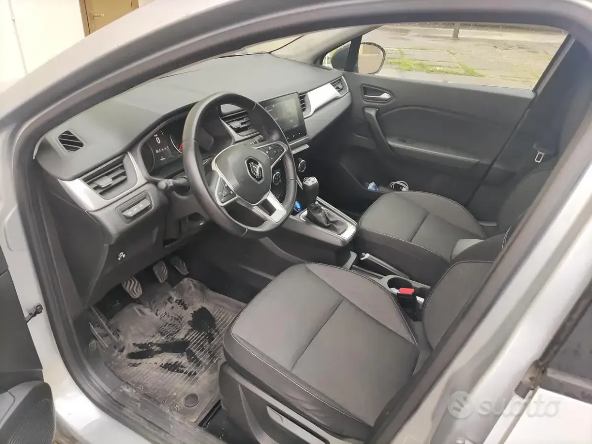 Usata Renault Captur 101 CV (74 kW) 2022 Grigio SUV