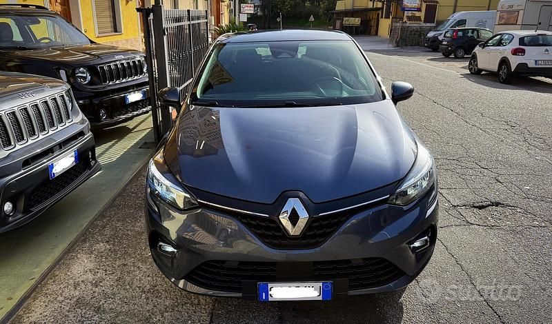 Grigio Usata 2022 Renault Clio V Zen Tre volumi | 12.300 € (Buon prezzo) - Immagine 1/4