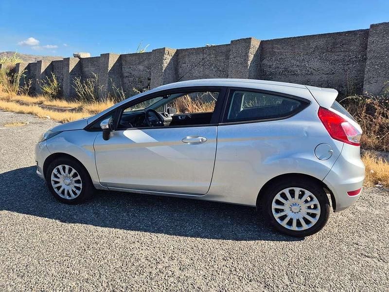 Usata Ford Fiesta 75 CV (55 kW) 2017 Argento Utilitaria