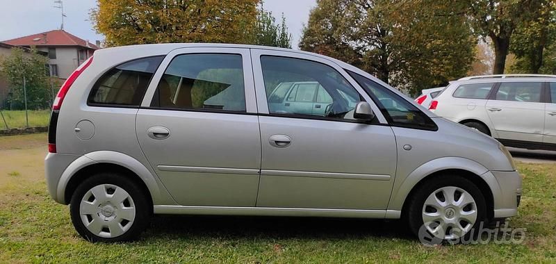 Usata Opel Meriva Cosmo 90 CV (66 kW) 2007 Grigio Monovolume
