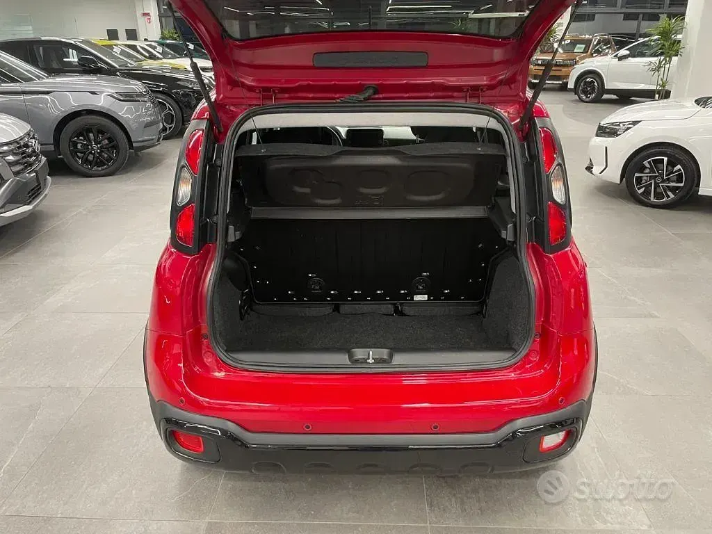 Usata Fiat Panda Cross 69 CV (50 kW) 2025 Rosso Utilitaria