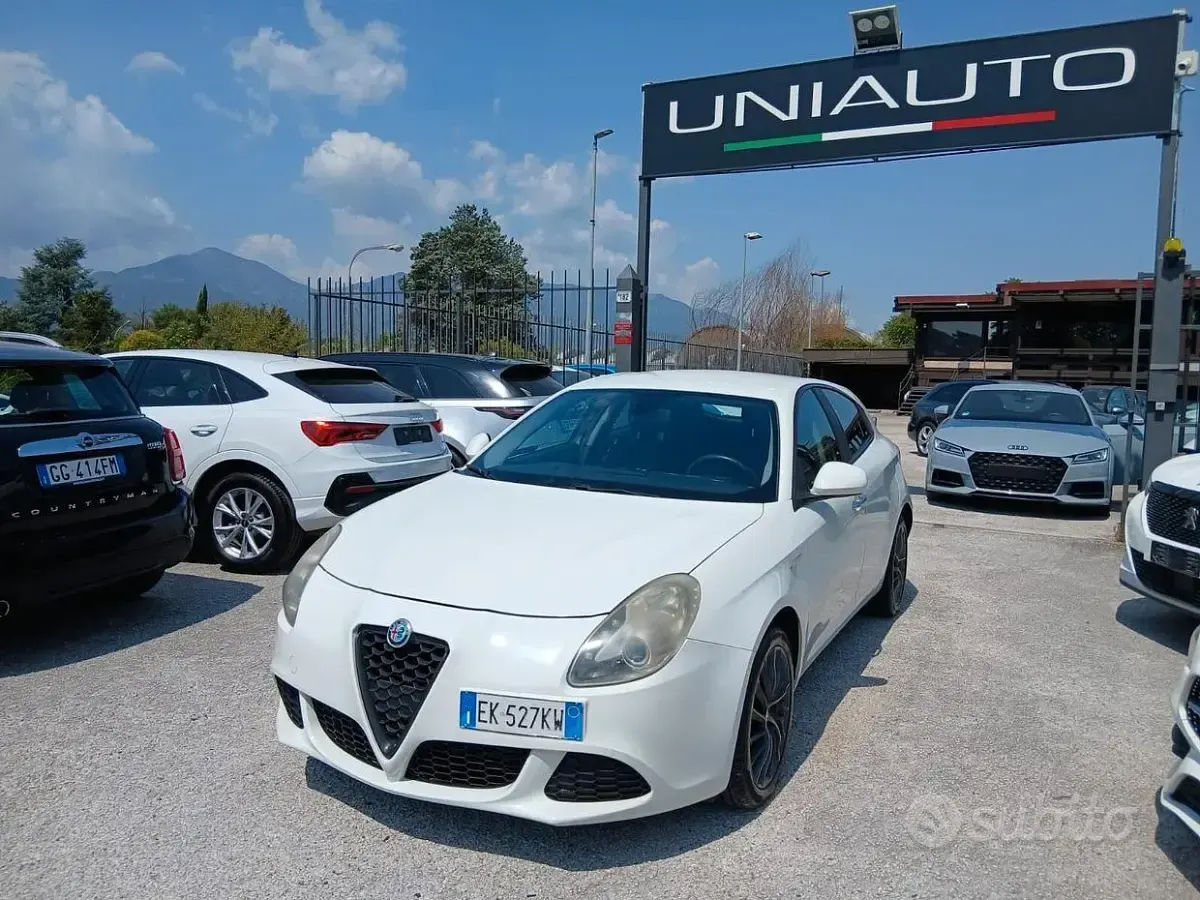 Usata Alfa Romeo Giulietta 105 CV (77 kW) 2011 Bianco Utilitaria