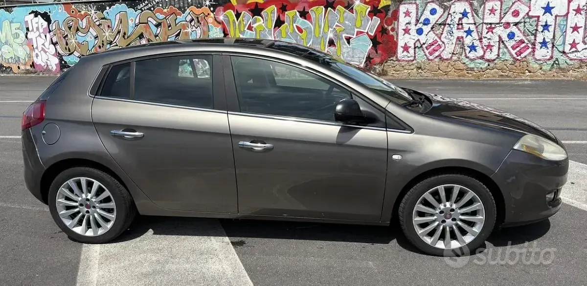 Usata Fiat Bravo 120 CV (88 kW) 2008 Marrone Utilitaria