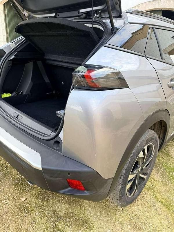 Usata Peugeot 2008 Allure 131 CV (96 kW) 2022 Argento SUV