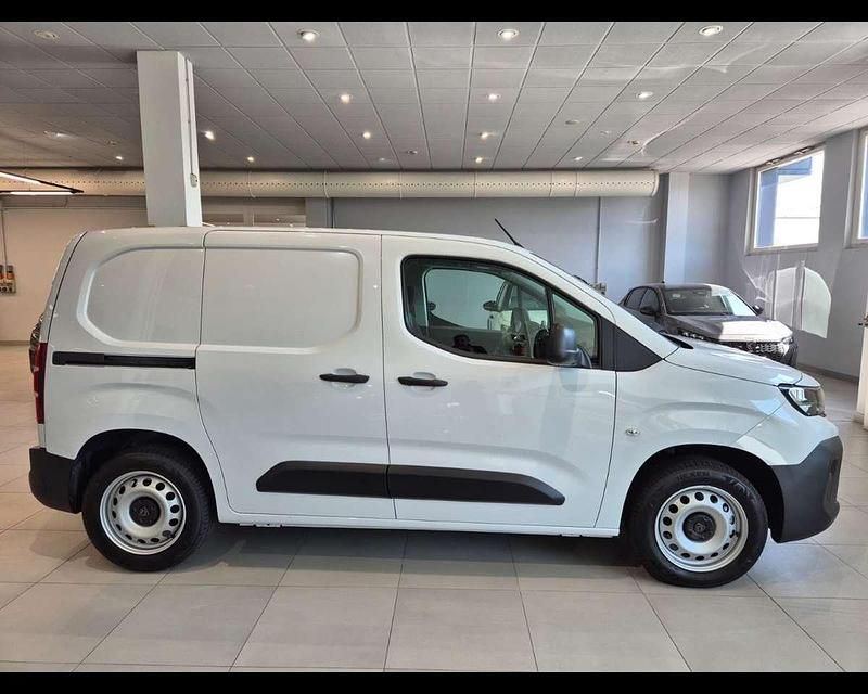 Uusi Peugeot Partner 102 HP (75 kW) 2026 Valkoinen Tila-auto