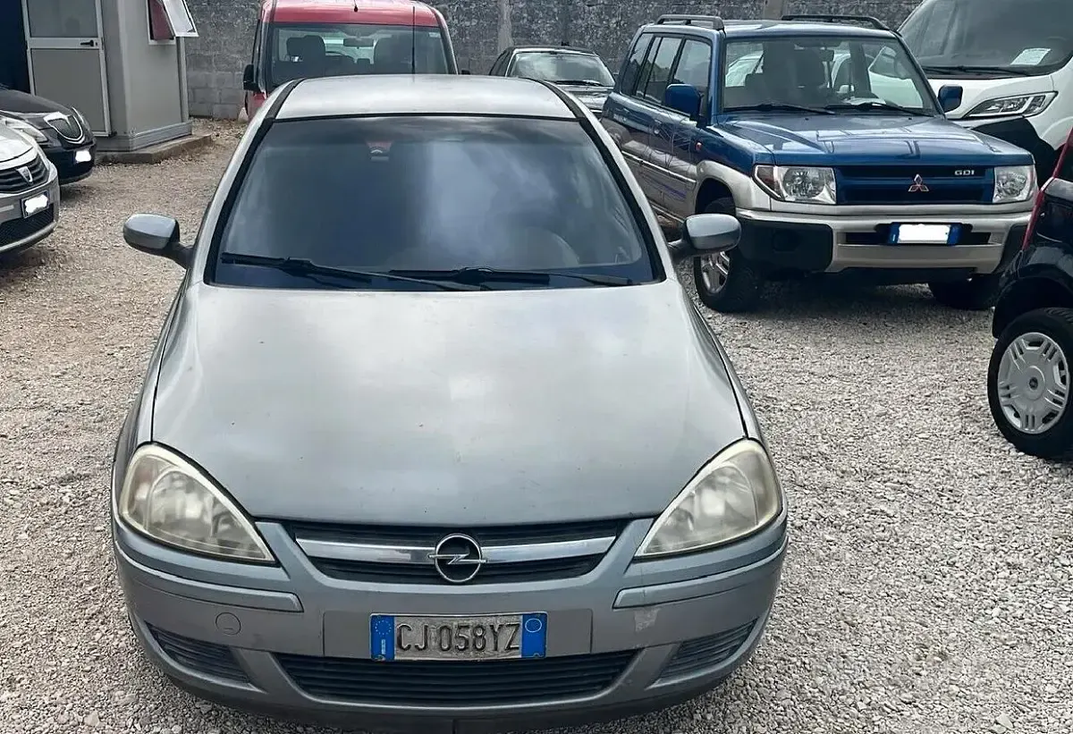 Usata Opel Corsa Cosmo 69 CV (50 kW) 2004 Utilitaria