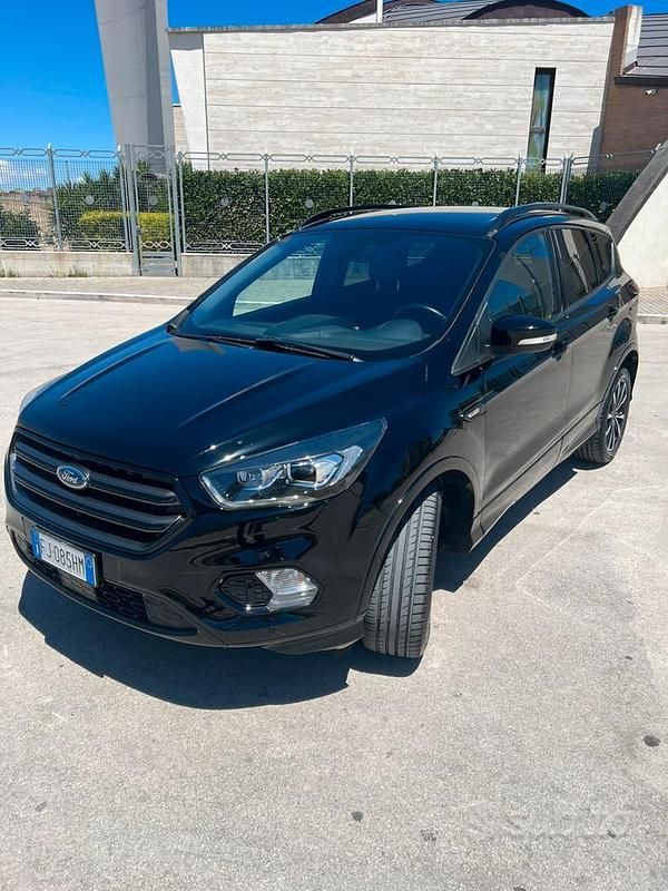 Usata Ford Kuga ST-Line 150 CV (110 kW) 2017 Nero SUV