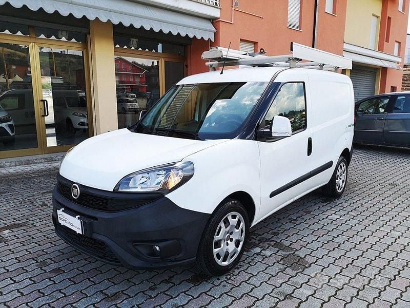 Usata Fiat Doblò Lounge 119 CV (87 kW) 2020 Bianco Monovolume