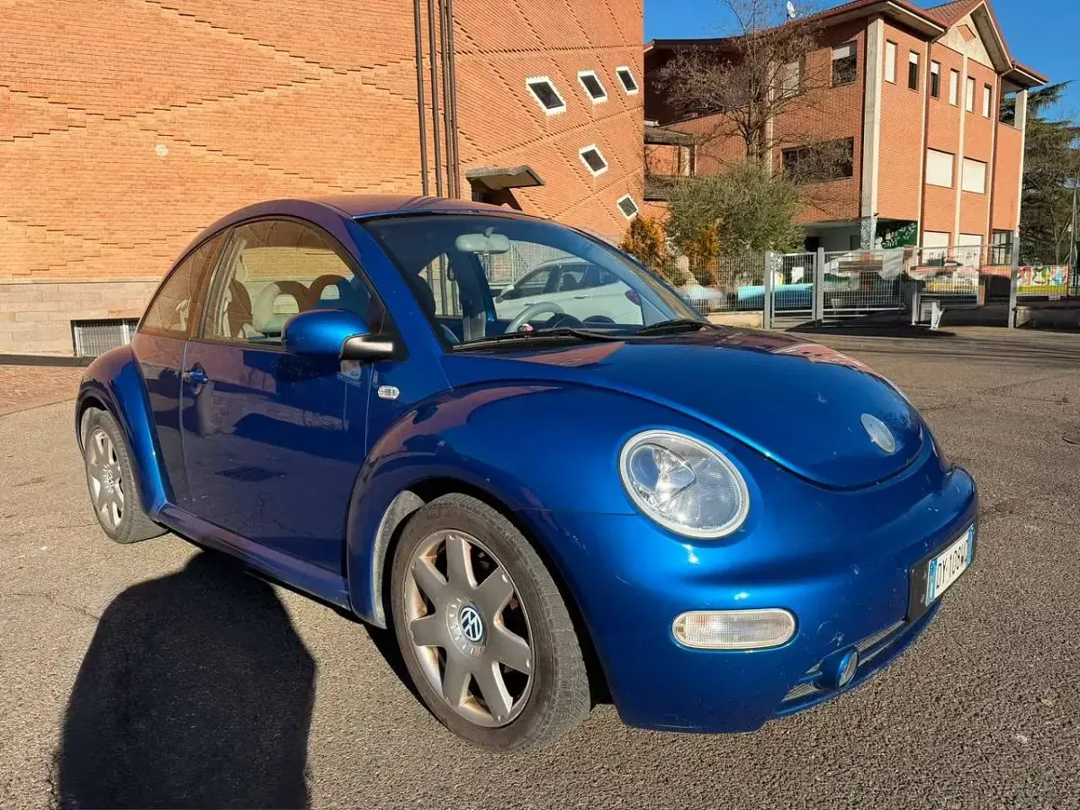 Usata VW New Beetle 90 CV (66 kW) 2002 Blu/azzurro Utilitaria