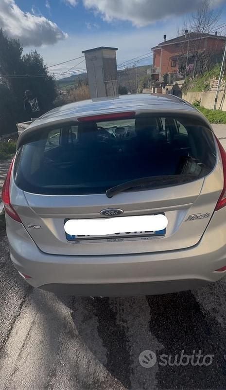 Usata Ford Fiesta 70 CV (51 kW) 2011 Grigio Berlina