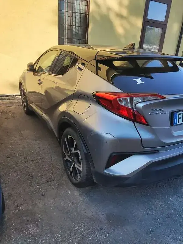 Usata Toyota C-HR Active 98 CV (72 kW) 2017 SUV