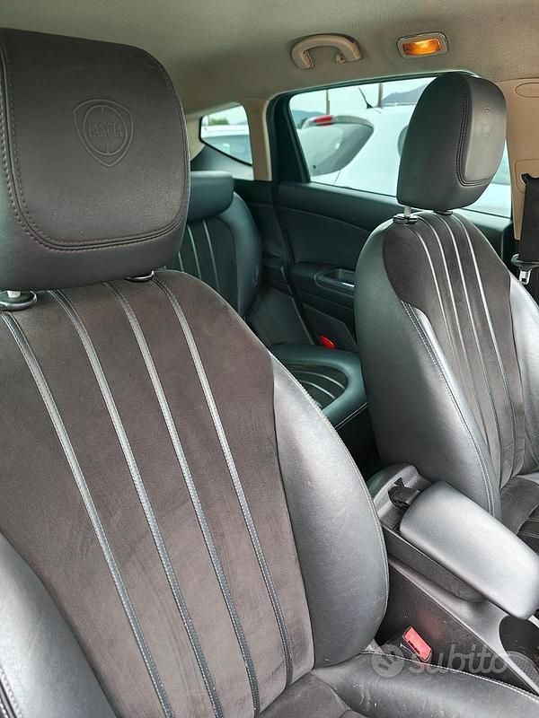 Usata Lancia Delta 119 CV (87 kW) 2012 Grigio Utilitaria