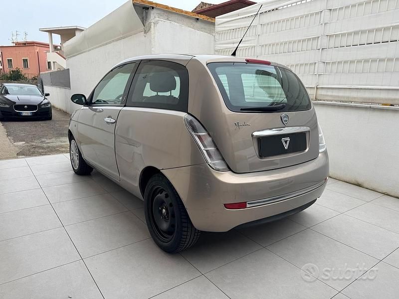 Usata Lancia Ypsilon 60 CV (44 kW) 2009 Grigio Utilitaria
