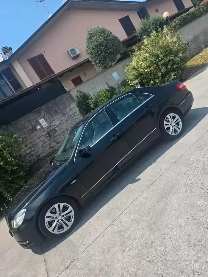 Usata Mercedes E350 265 CV (194 kW) 2011 Nero Berlina