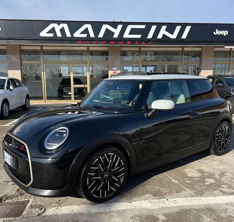 Usata Mini Cooper Favoured 204 CV (150 kW) 2024 Nero Utilitaria