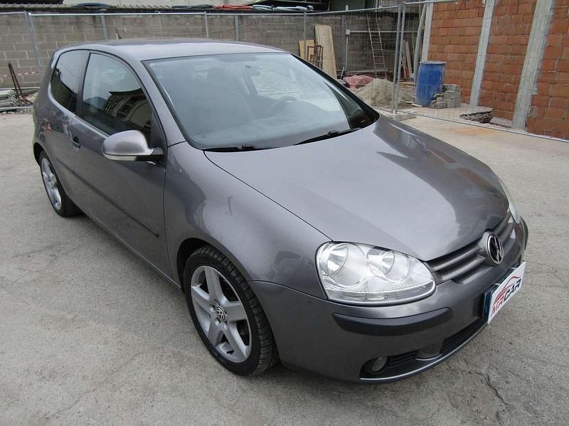 Usata VW Golf VI Sportline 105 CV (77 kW) 2008 Grigio scuro metallizzato Utilitaria