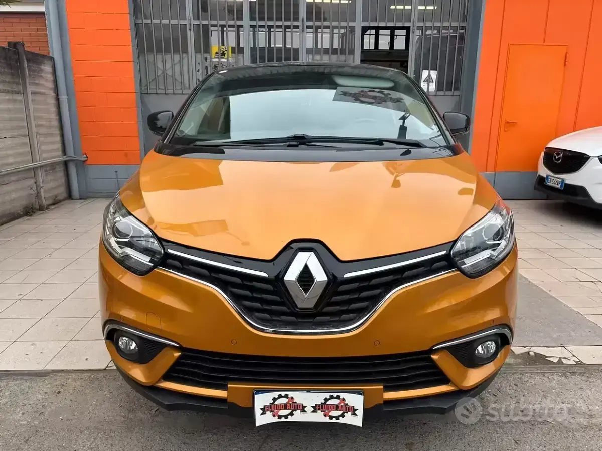 Usata Renault Scénic III Intens 110 CV (80 kW) 2017 Oro Monovolume