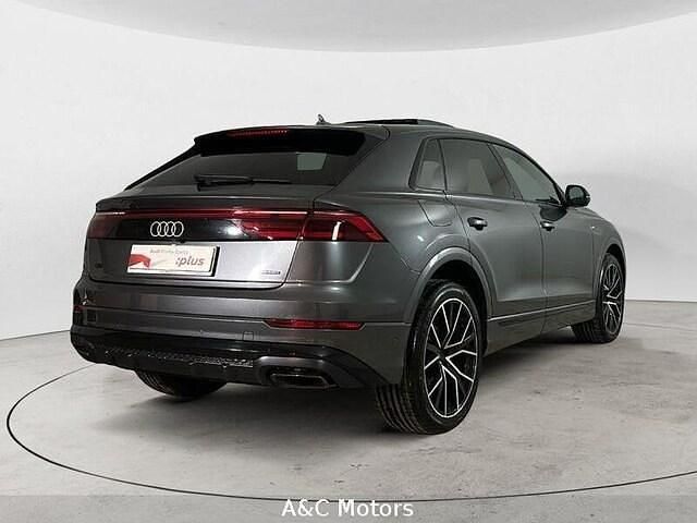 Usata Audi Q8 S-Line 286 CV (210 kW) 2025 Grigio SUV
