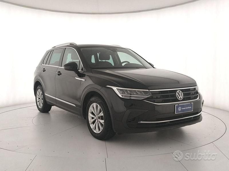 Usata VW Tiguan Life 122 CV (89 kW) 2023 Deep black perlato SUV