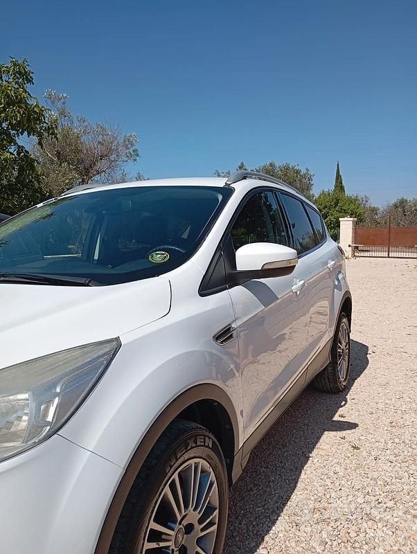 Usata Ford Kuga 140 CV (102 kW) 2014 Bianco SUV