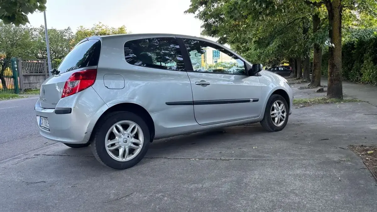Usata Renault Clio II 90 CV (66 kW) 2006 Berlina