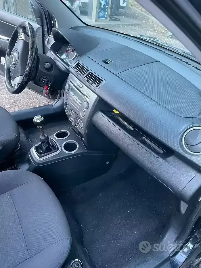 Usata Mazda 2 75 CV (55 kW) 2005 Nero Utilitaria