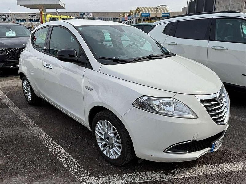 Usata Lancia Ypsilon Gold 95 CV (69 kW) 2014 Bianco Utilitaria