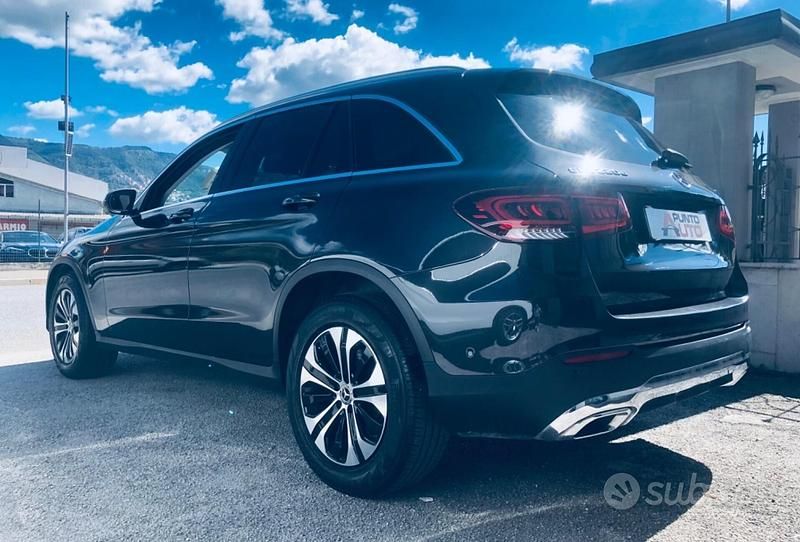 Usata Mercedes GLC220 194 CV (142 kW) 2021 Grigio scuro SUV