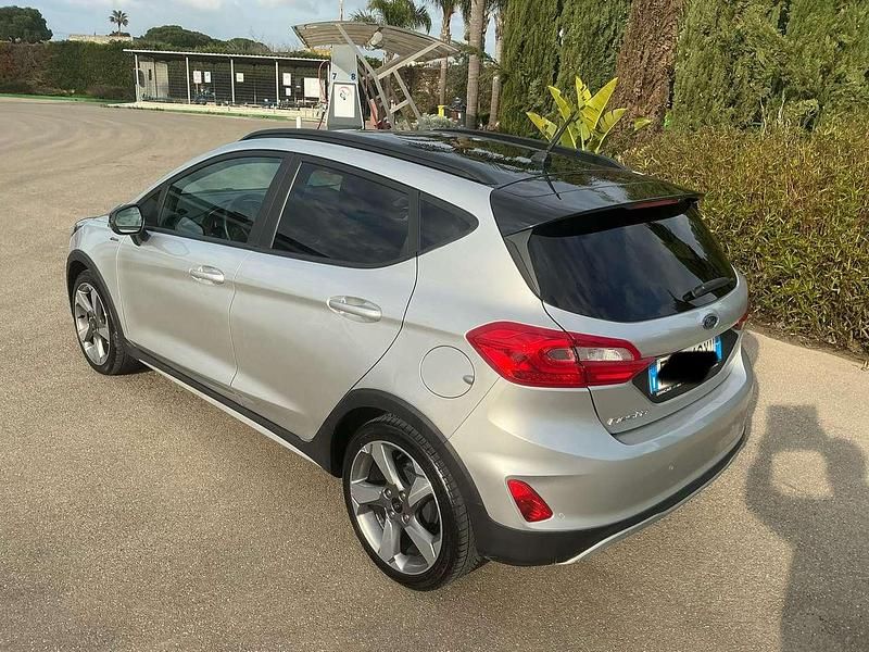 Usata Ford Fiesta Active 86 CV (63 kW) 2019 Argento Utilitaria