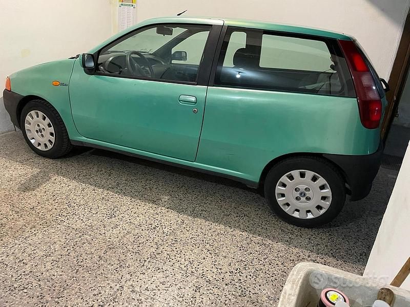 Brugt Fiat Punto 86 HK (63 kW) 1998 Grøn Sedan