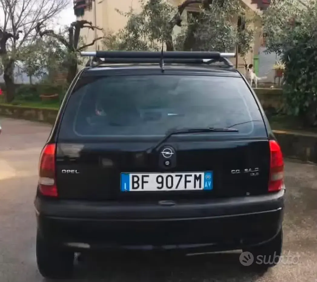 Usata Opel Corsa 60 CV (44 kW) 2000 Nero Berlina