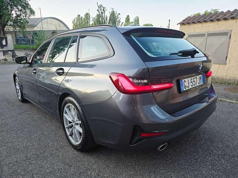 Usata BMW 316 Advantage 122 CV (89 kW) 2022 Mineral grey Station wagon