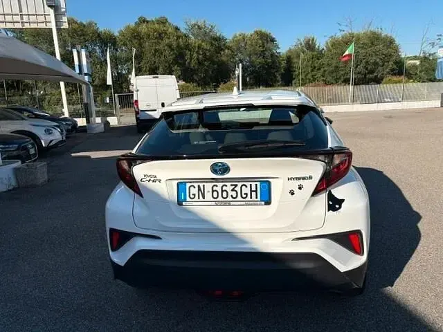Usata Toyota C-HR Active 97 CV (71 kW) 2023 Bianco SUV