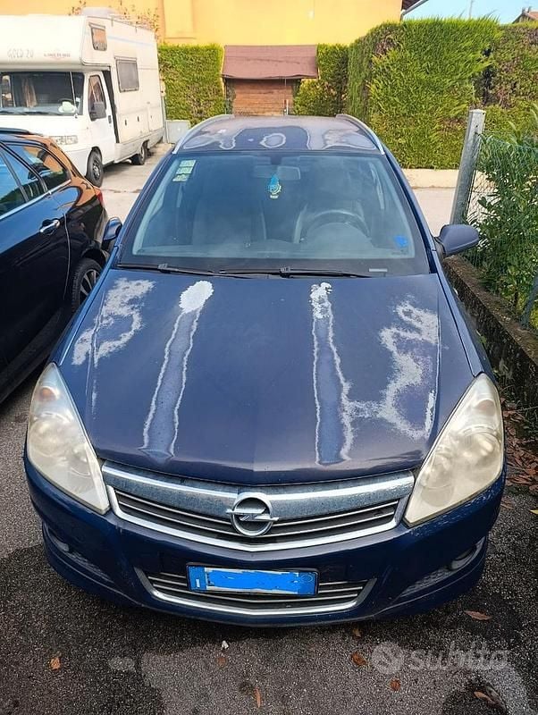 Usata Opel Astra 101 CV (74 kW) 2009 Blu Berlina