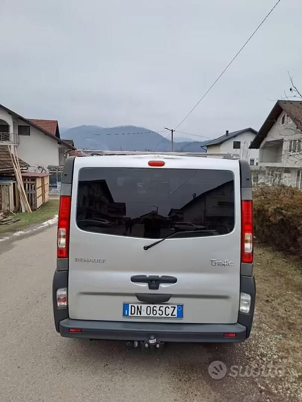 Usata Renault Trafic 145 CV (106 kW) 2008 Argento Monovolume