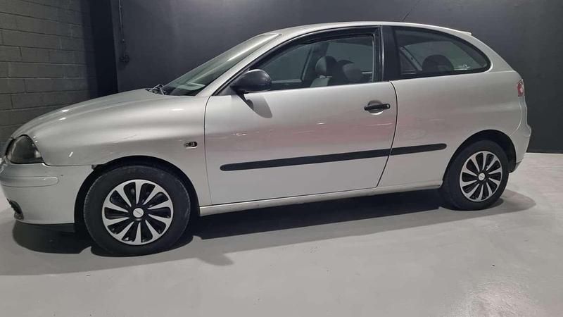 Usata Seat Ibiza Stella 64 CV (47 kW) 2003 Argento Berlina