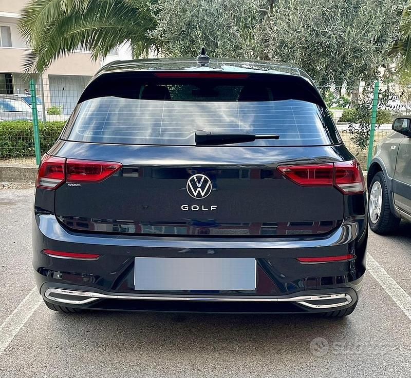 Begagnad VW Golf VIII 131 HK (96 kW) 2021 Svart Sedan