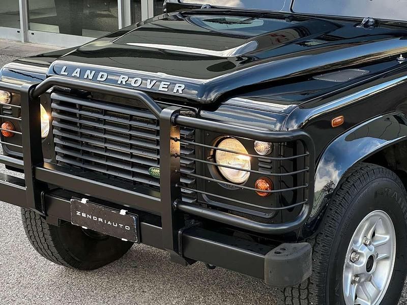 Usata Land Rover Defender SE 122 CV (89 kW) 2008 Nero Station wagon