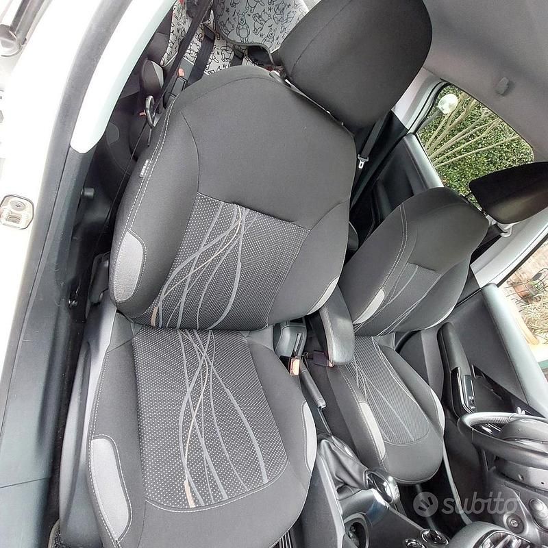 Usata Peugeot 208 Active 68 CV (50 kW) 2014 Bianco Utilitaria