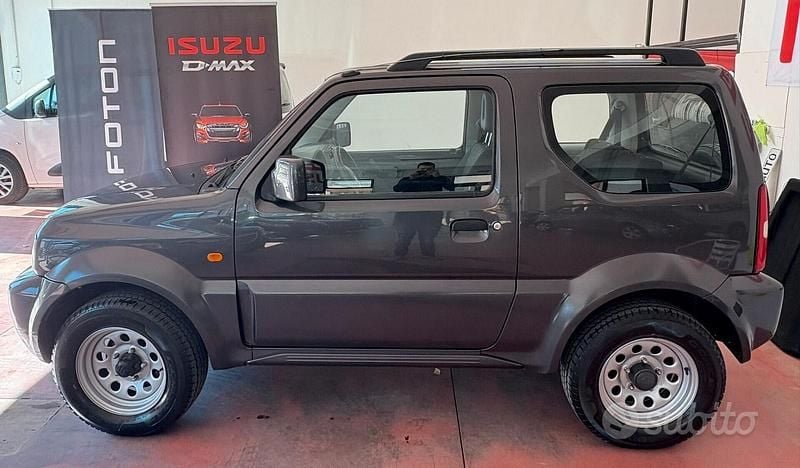 Usata Suzuki Jimny 86 CV (63 kW) 2012 Grigio SUV