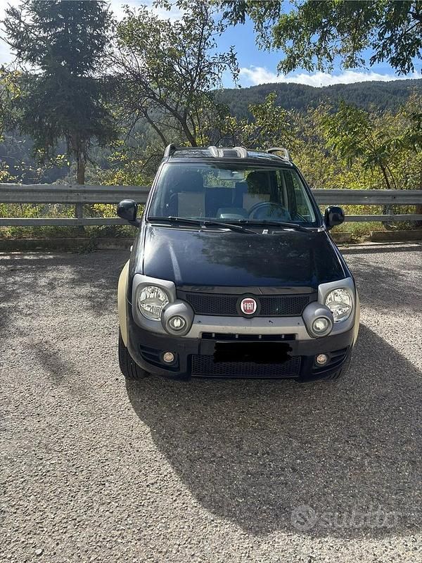 Usata Fiat Panda 4x4 Cross 75 CV (55 kW) 2010 Nero Utilitaria
