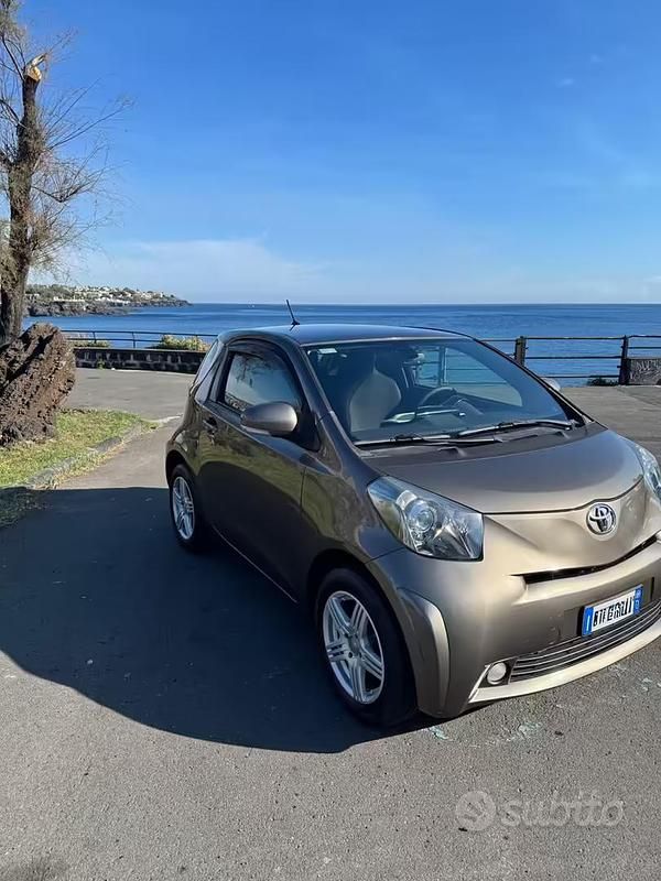 Usata Toyota iQ 68 CV (50 kW) 2011 Grigio Utilitaria