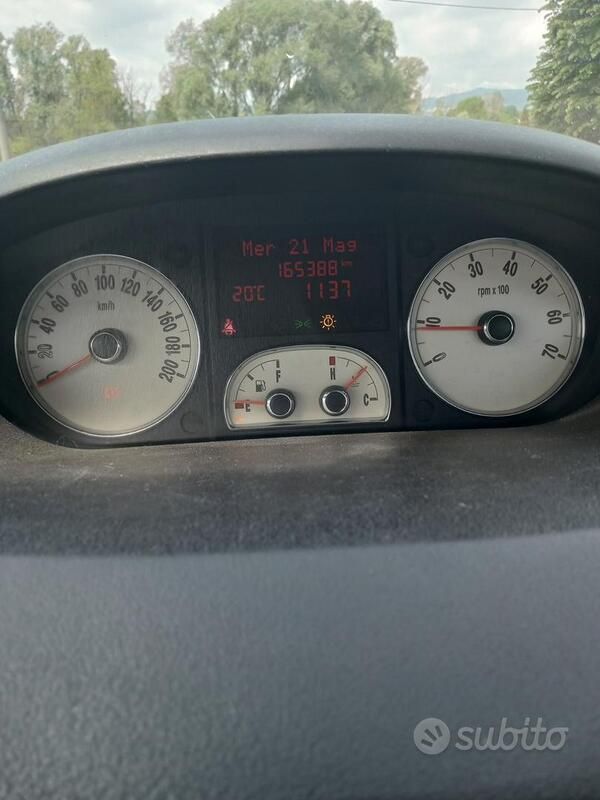 Usata Lancia Musa 95 CV (69 kW) 2007 Marrone Monovolume