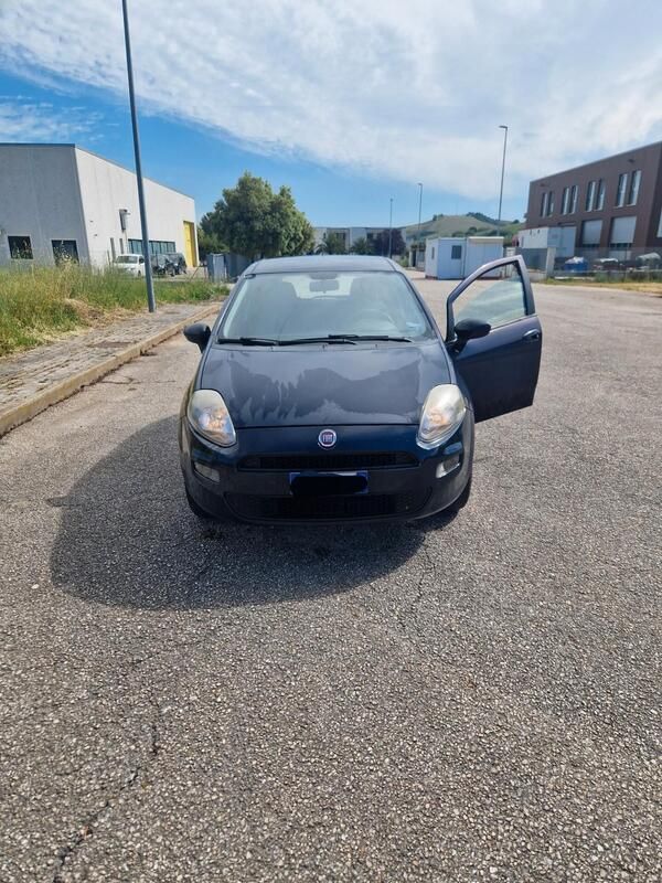 Usata Fiat Punto Lounge 77 CV (56 kW) 2013 Blu/azzurro Utilitaria
