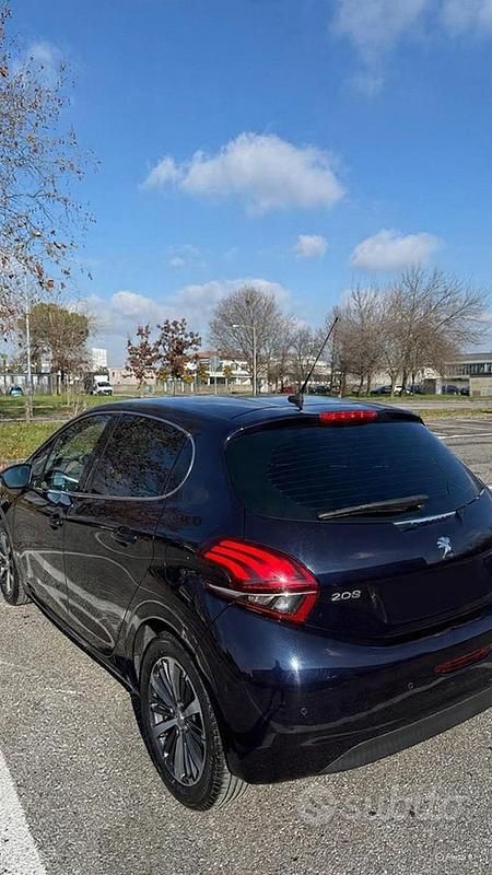 Usata Peugeot 208 110 CV (80 kW) 2017 Blu Utilitaria