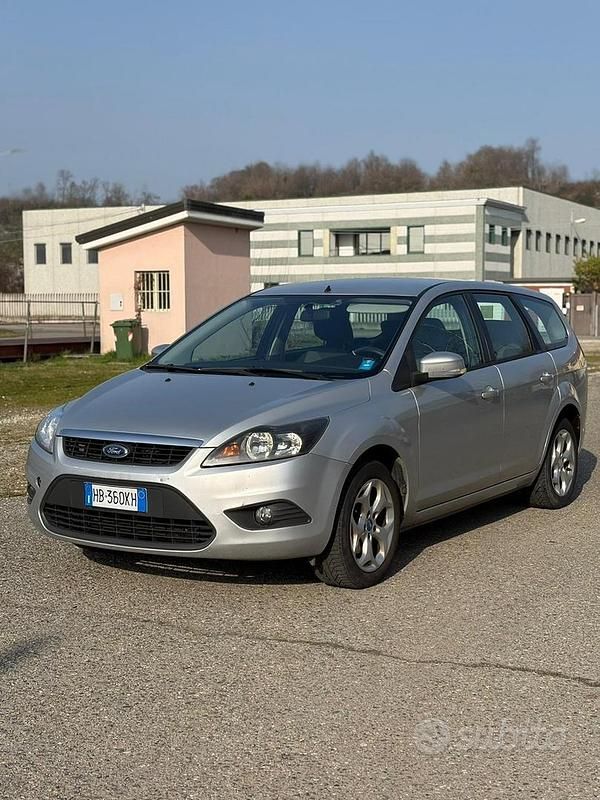 Usata Ford Focus Style 109 CV (80 kW) 2010 Grigio Station wagon