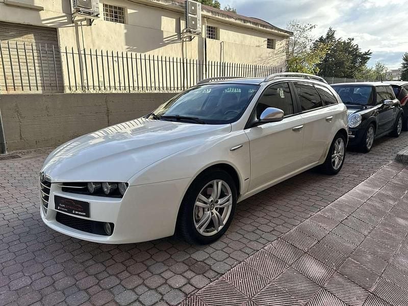Bianco Usata 2009 Alfa Romeo 159 Ti Station wagon | 5000 € (Ottimo prezzo) - Immagine 1/4